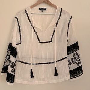 Laundry by Shelli Segal White top with Black embroidery Size S